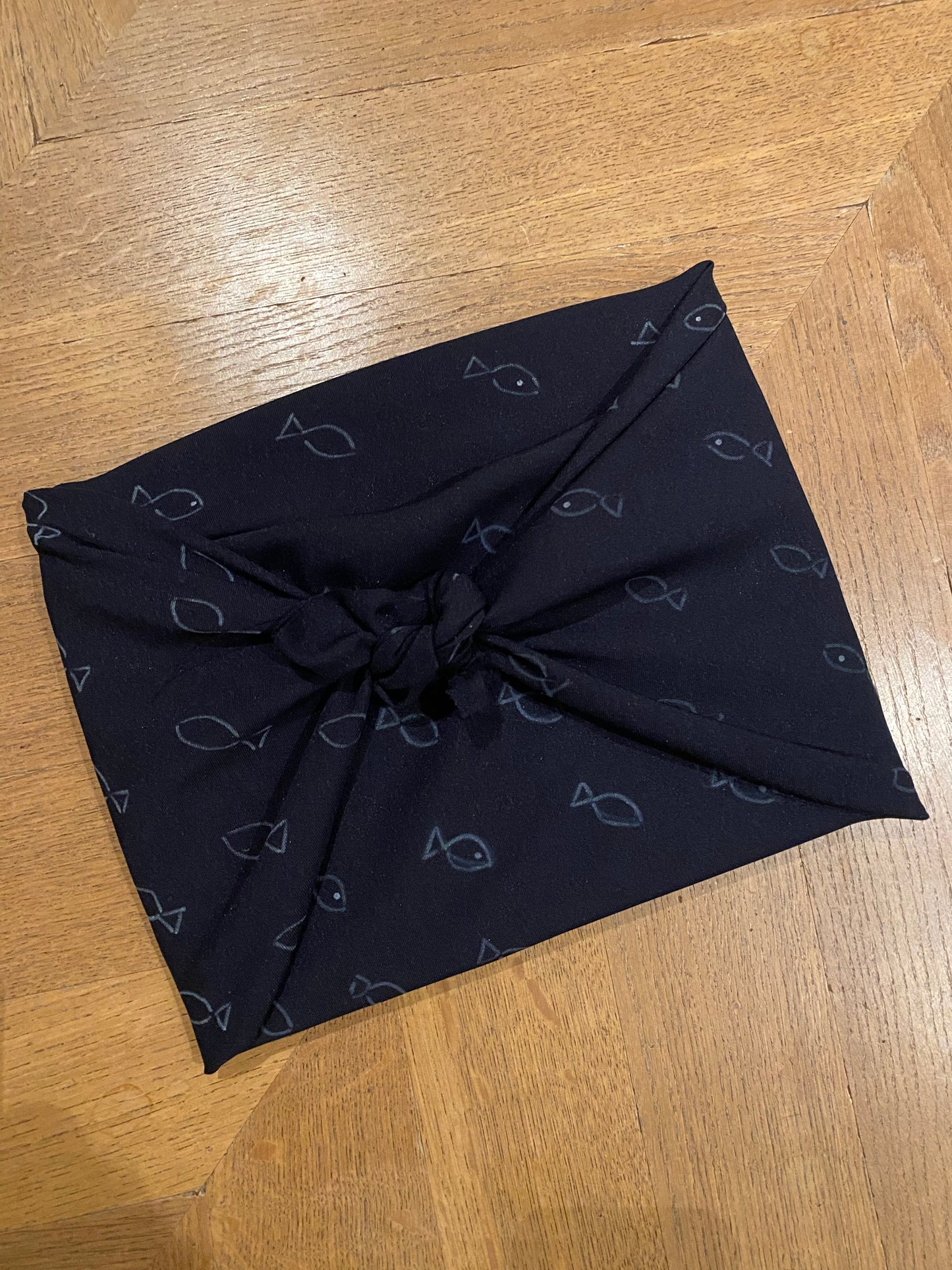 Venusschelp op roze handgemaakt papier (ingelijst)